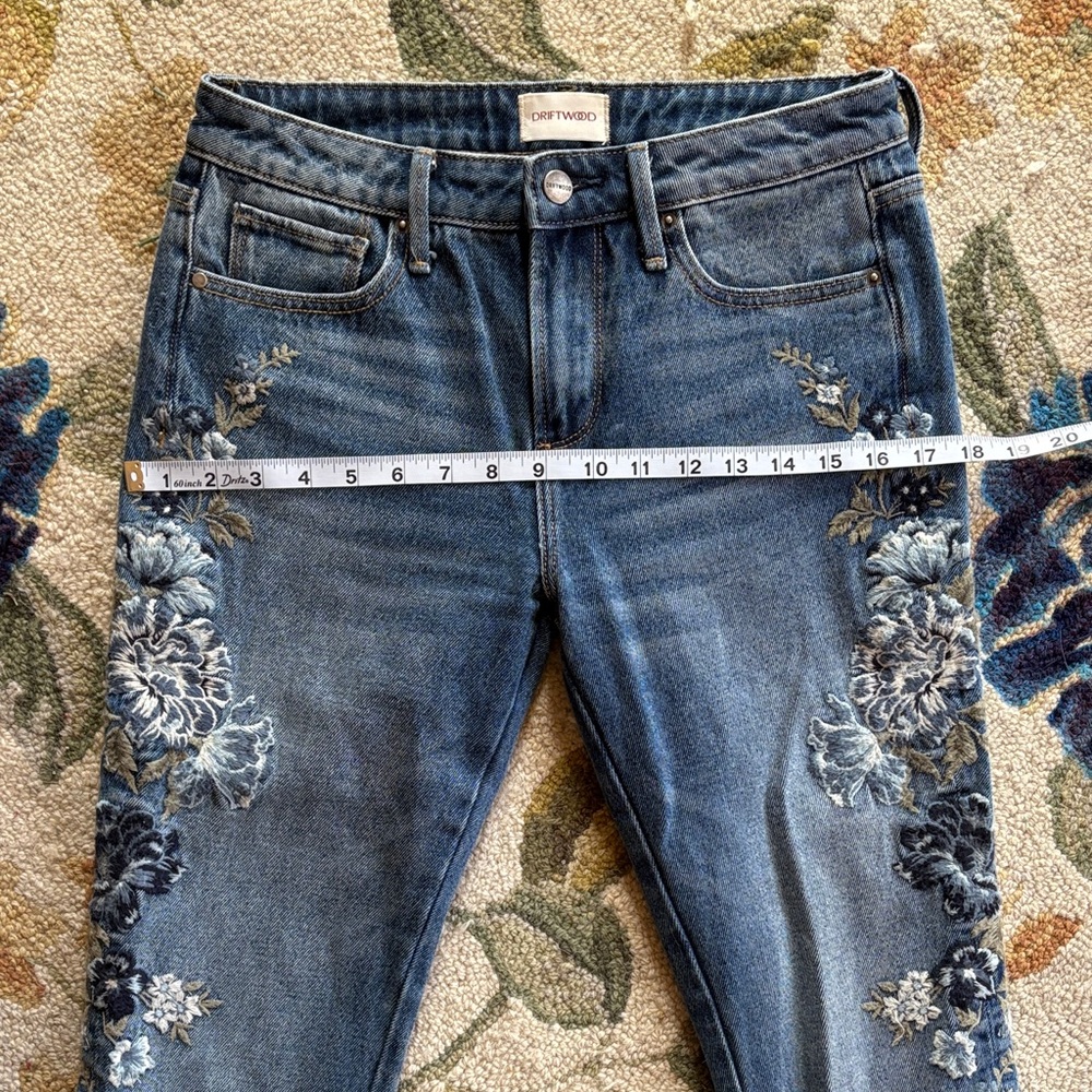 Floral Embroidered Women's Jeans - Picture 6 of 6